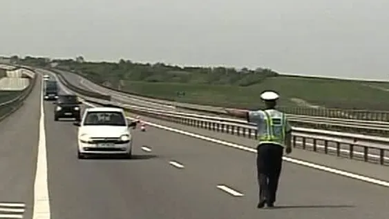 Viteză record pe Autostrada Transilvania. A vrut să vadă cât de repede poate rula bolidul lui  