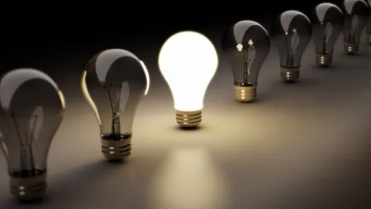 Un primar și 3 salariați de la E.ON Moldova, arestați pentru corupție și furt de energie electrică