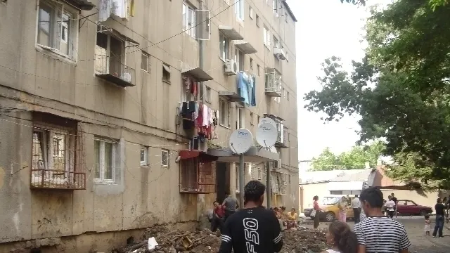 Verificări masive în Ferentari - Zeci de polițiști legitimează trecătorii