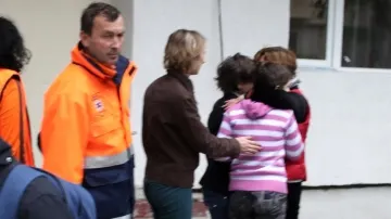 FĂRĂ PRECEDENT. DOUĂ FETIŢE au încercat să se sinucidă. BILETUL DE ADIO LE-A SALVAT 