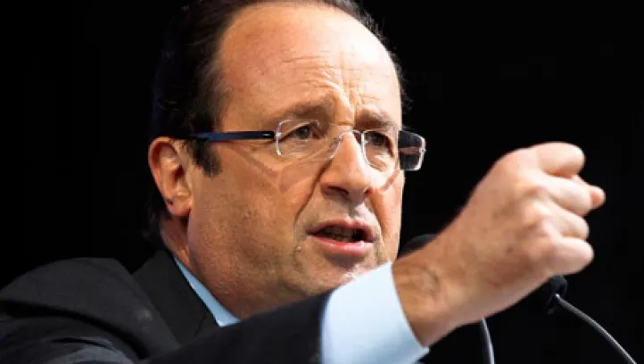 Hollande se apără de acuzaţii de "amatorism", după doi ani de mandat la preşedinţia Franţei
