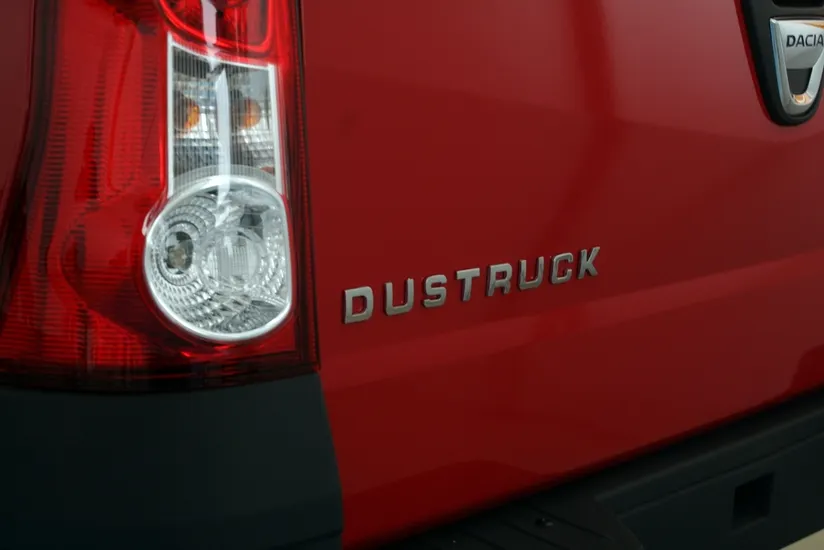 Dacia Duster pick-up cu şase roţi! Dustruck e făcut de inginerii de la Centrul Tehnic Titu