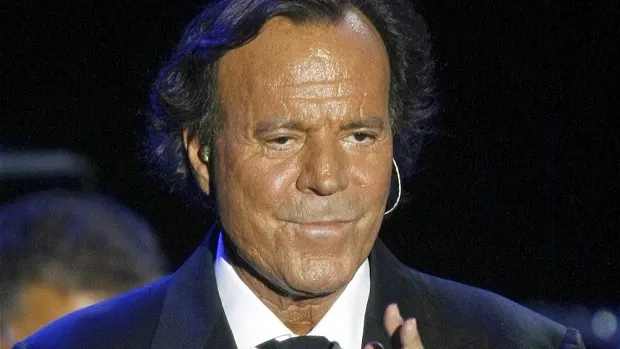 JULIO IGLESIAS, desemnat CEL MAI DE SUCCES artist latino al tuturor timpurilor