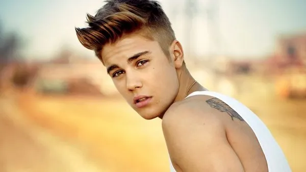 JUSTIN BIEBER, anchetat pentru tentativă de FURT