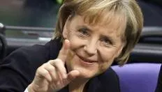 Merkel arunca in aer cursa pentru presedintia CE