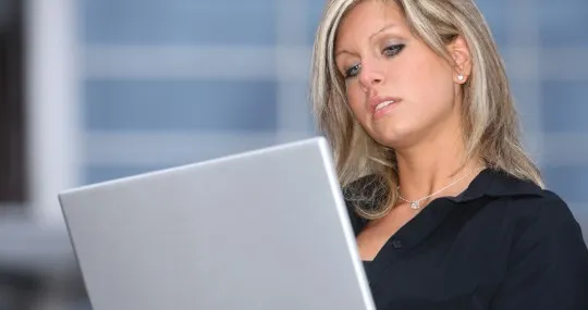 Cum sa-ti gasesti iubirea pe Internet: 10 sfaturi pentru intalnirile online