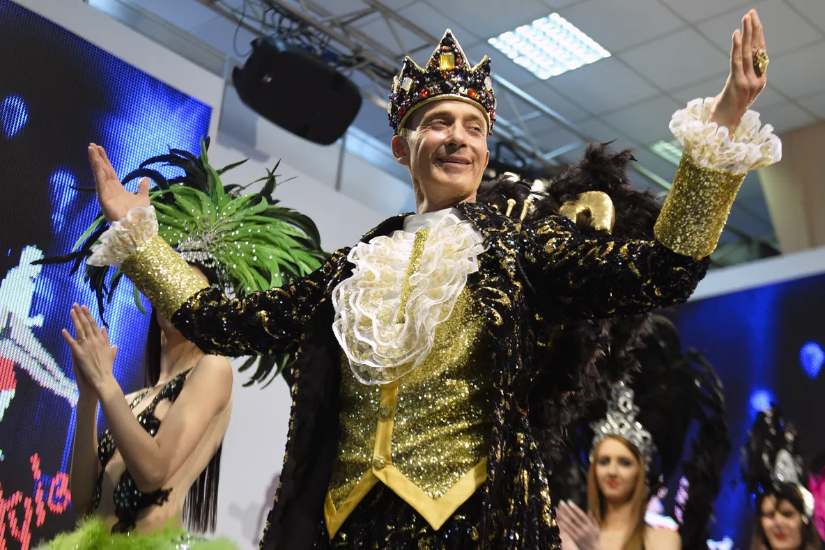 DE CE VREA MAZĂRE SĂ TRANSFORME PORTUL ÎN CLUB DE NOAPTE?