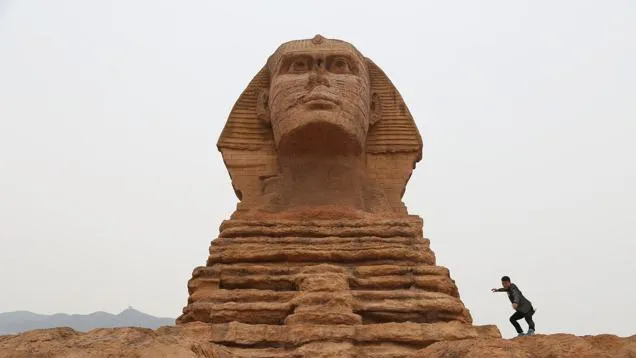 Ce au mai clonat chinezii. Au construit o copie identică a Sfinxului