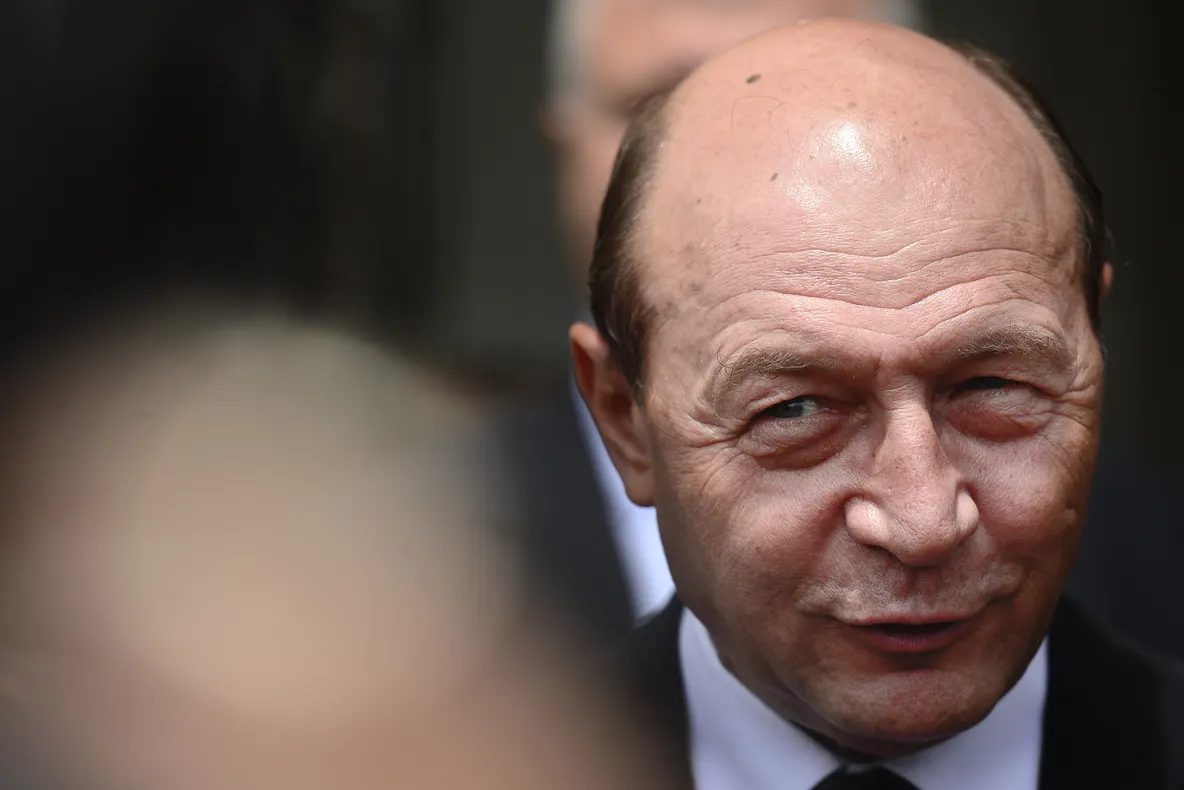 Băsescu, la Alba Iulia: Soluția pentru depolitizarea instituțiilor este un partid nou. Votați PMP!