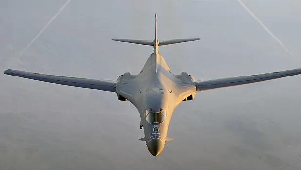 Avioane militare britanice vor paraşuta alimente destinate refugiaţilor din Irak
