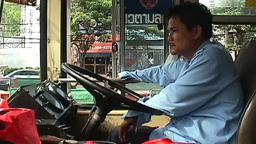 Șoferii din Bangkok sunt obligați să poarte scutece