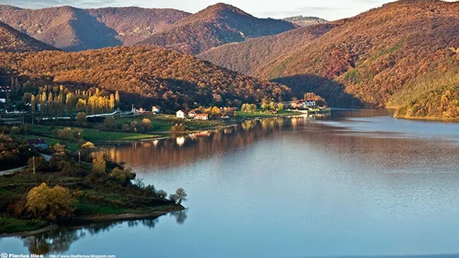 Lacul blestemat din România. Scafandrii s-au îngrozit când au văzut ce ascunde