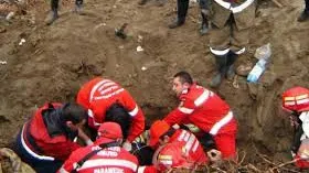  Muncitor decapitat de un excavator, după ce fusese înghițit de un mal de pământ