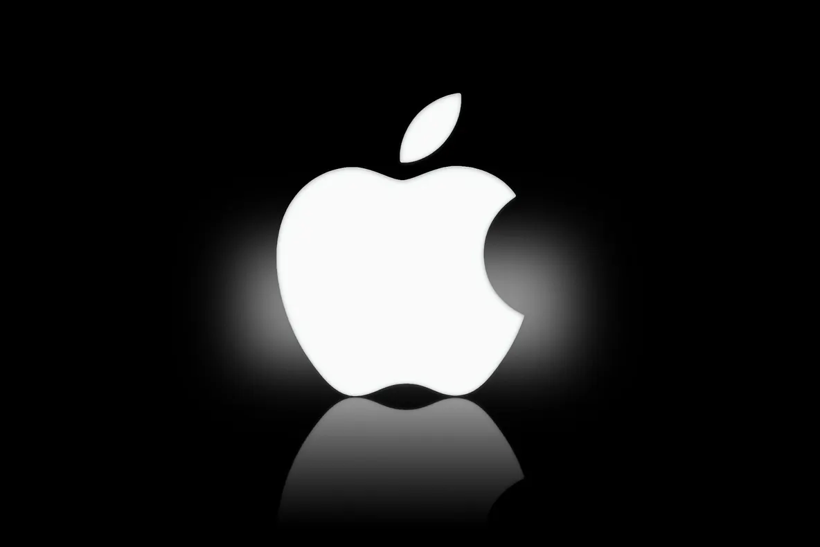 Acţiunile Apple au atins un nivel istoric, susţinute de aşteptările privind noile modele iPhone