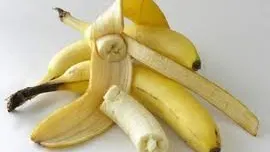 Cojile de banane, sâmburii de pepene galben și foile de ceapă se pot consuma 