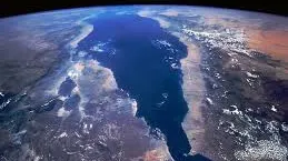Un sistem de trei găuri negre supermasive, descoperit la 4 miliarde ani lumină de Terra 