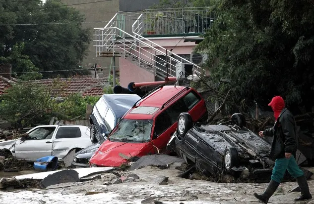 INUNDAŢII CATASTROFALE în Bulgaria: 16 morţi. IMAGINI DEVASTATOARE