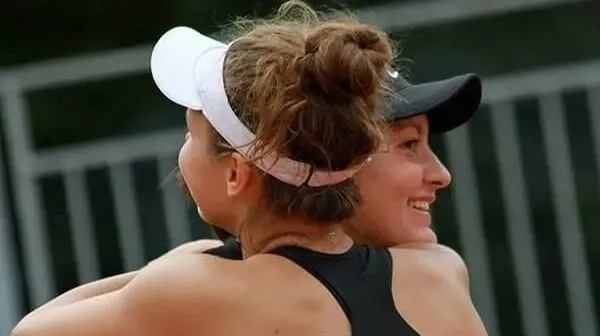 O primă VESTE BUNĂ de la ROLAND GARROS! Ioana Ducu și Loredana Roșca au câștigat TITLUL la junioare