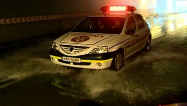 Pasajul Unirii a fost inundat, circulaţia este deviată