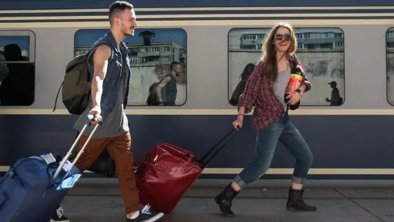 CFR vrea să dea LOVITURA cu Trenurile Soarelui: un BILET costă de la 19,9 lei în weekend