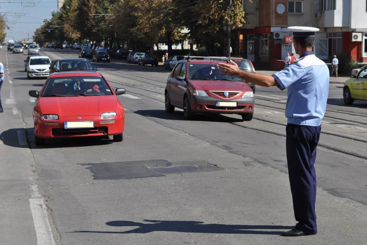 ATENŢIE, ŞOFERI! Peste 1.400 de permise de conducere, reţinute în patru zile