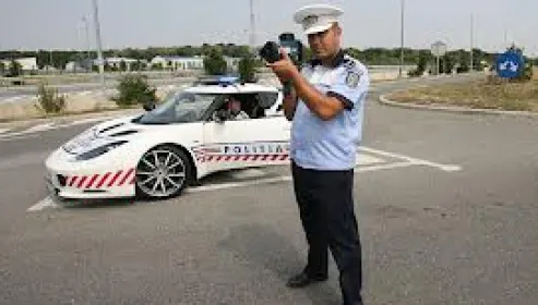 Şeful Poliţei Pantelimon, cercetat după ce ar fi luat 600 dolari de la un şofer prins băut la volan