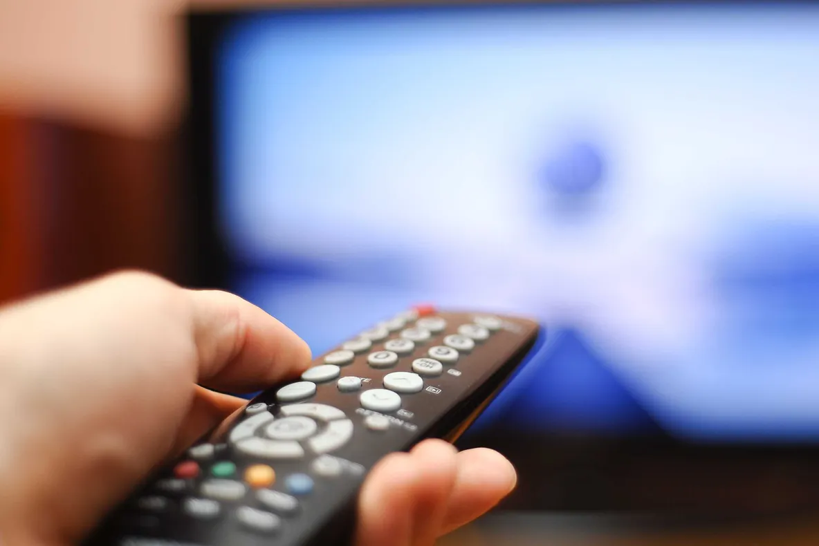 Peste 50% dintre românii din mediul urban nu se pot imagina fără un televizor în casă - studiu