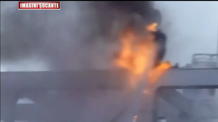 Şi-a dat FOC pentru PACE. Gestul care i-a ÎNFRICOŞAT pe trecători - VIDEO