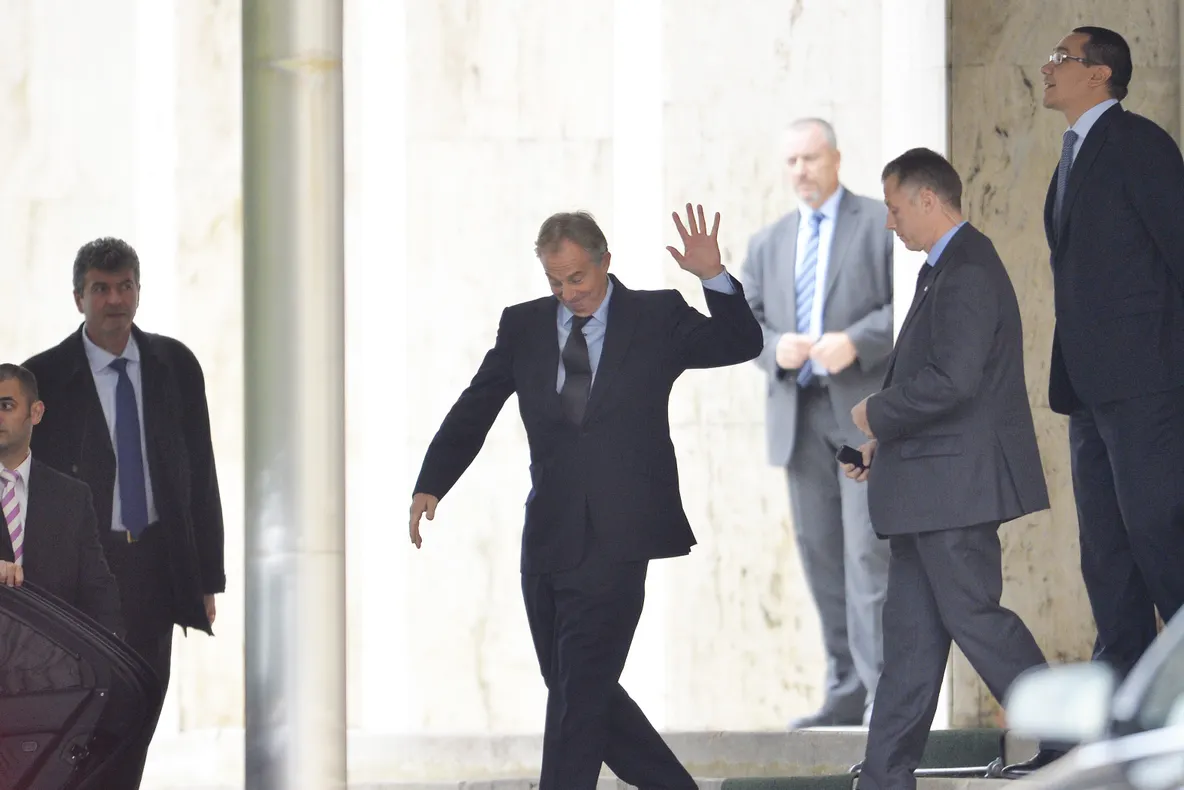 FT: Tony Blair are contracte de consiliere în România