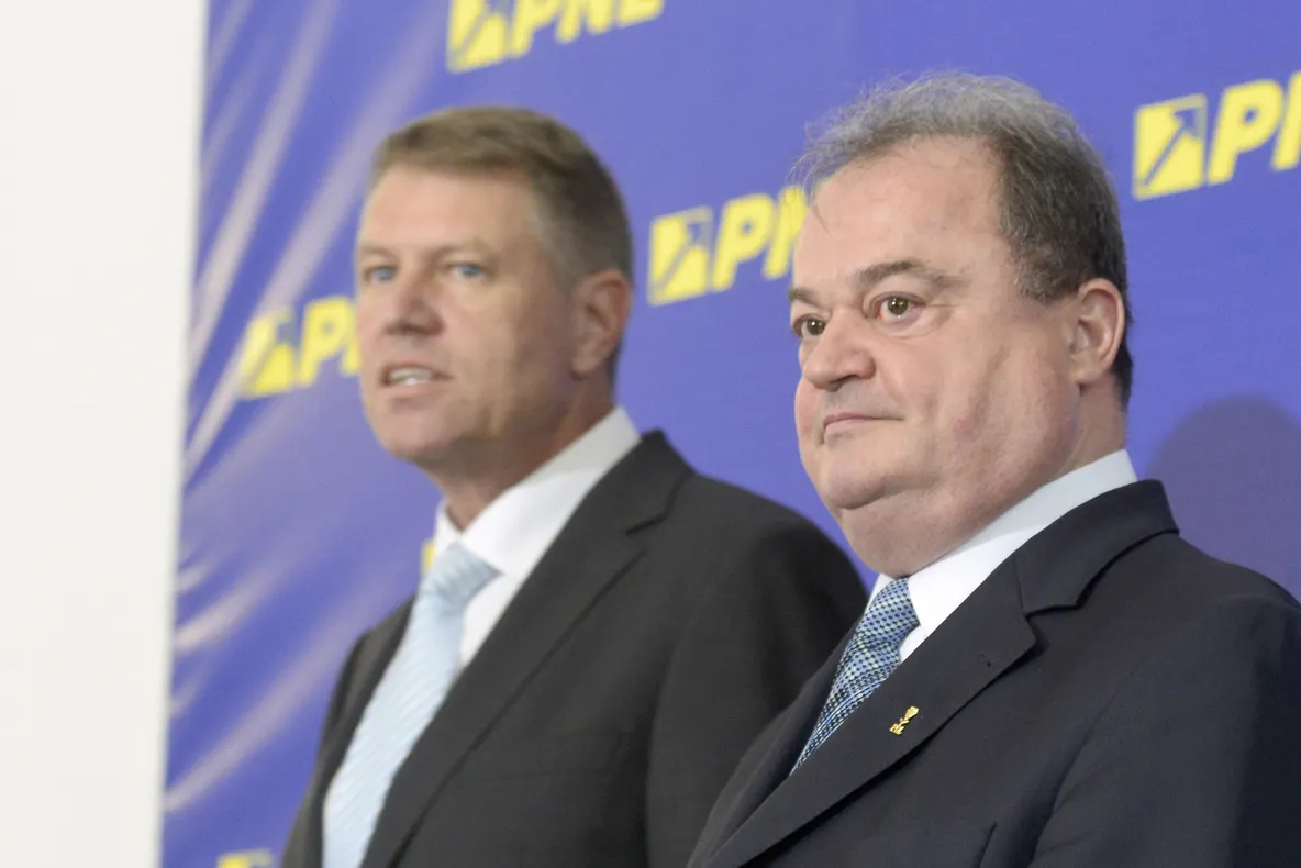 VASILE BLAGA și MIHAI RĂZVAN UNGUREANU, la congresul PNL: Puterea nu o să ne cadă din cer!