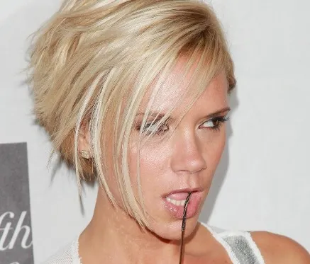 Victoria Beckham a prezentat pe Twitter ROCHIA cu care l-a cucerit pe David Beckham