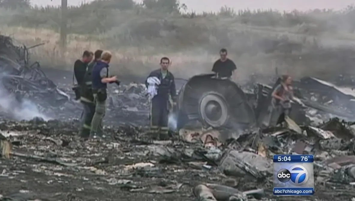AVION DOBORÂT UCRAINA: "Am văzut OAMENI CĂZÂND DIN CER"