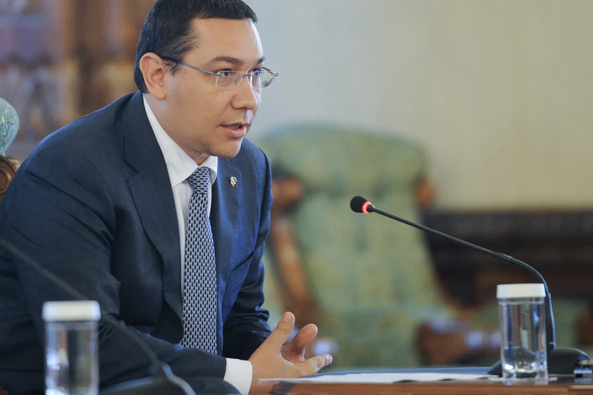 Băsescu: Dacă aș fi premier, aș aplica acum reducerea CAS. Ponta a sacrificat-o pe Petrescu