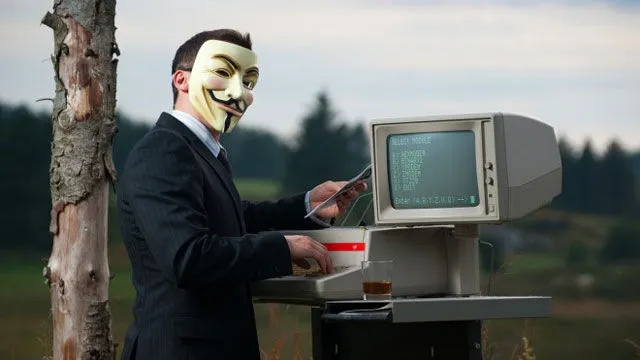Hackerii Anonymous îi declară "război total" lui Donald Trump 