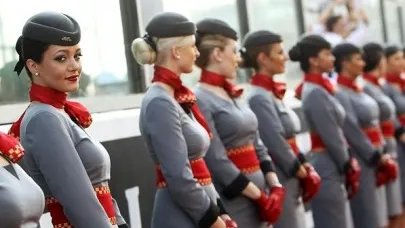 Limita minimă de înălţime pentru stewardese la mai multe companii aeriene