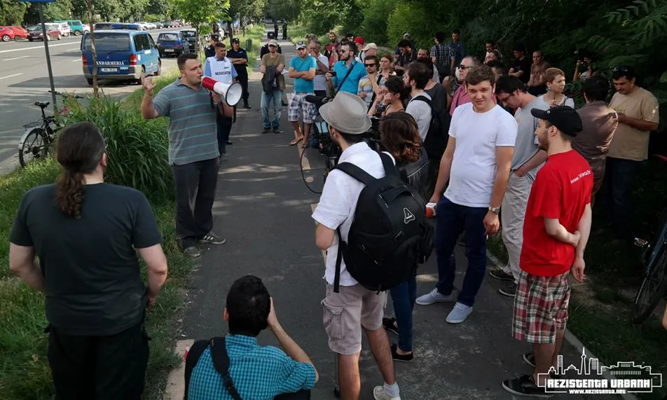 Protest faţă de legile supravegherii în faţa sediului SRI