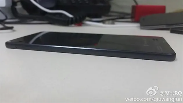 Cel mai subţire smartphone a devenit şi mai subţire