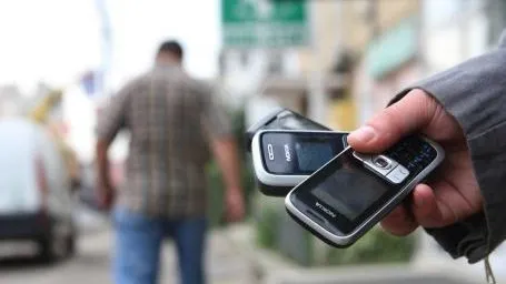 Culoarul dependenţilor de smartphone: Chinezii au o bandă pentru dependenţii de telefoane