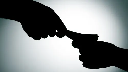 Mii de apeluri în 6 luni la TelVerde anticorupţie. Cele mai multe sesizări, pentru LUARE DE MITĂ