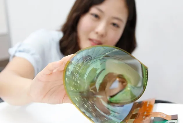 LG pregăteşte un televizor REVOLUŢIONAR. Il vei putea rula ca pe o foaie de hârtie