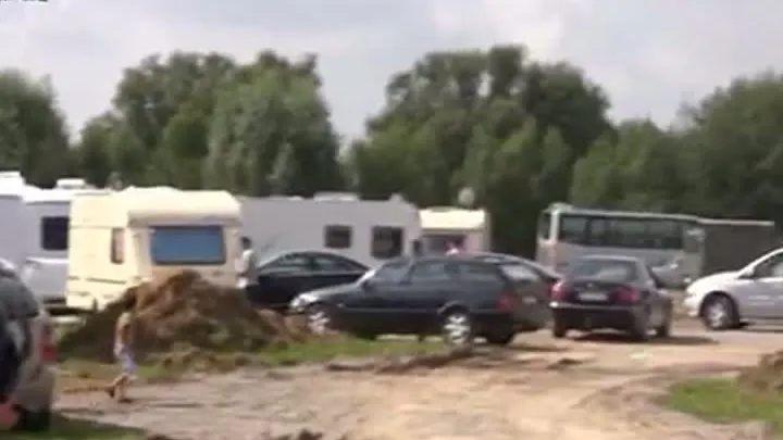 Tensiuni în cursul unei vizite a şefului Ligii Nordului la o tabără de romi