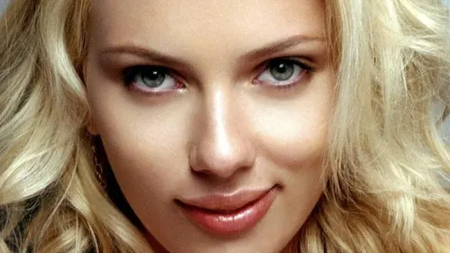 Scarlett Johansson a dezvăluit că în copilărie a primit hrană de la serviciul de asistenţă socială
