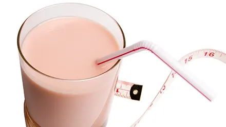 Bei sucuri şi shake-uri dietetice? Află care sunt efectele secundare