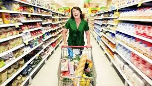 Alimentaţie sănătoasă: Cum te fac magazinele să mănânci mai mult şi mai prost 