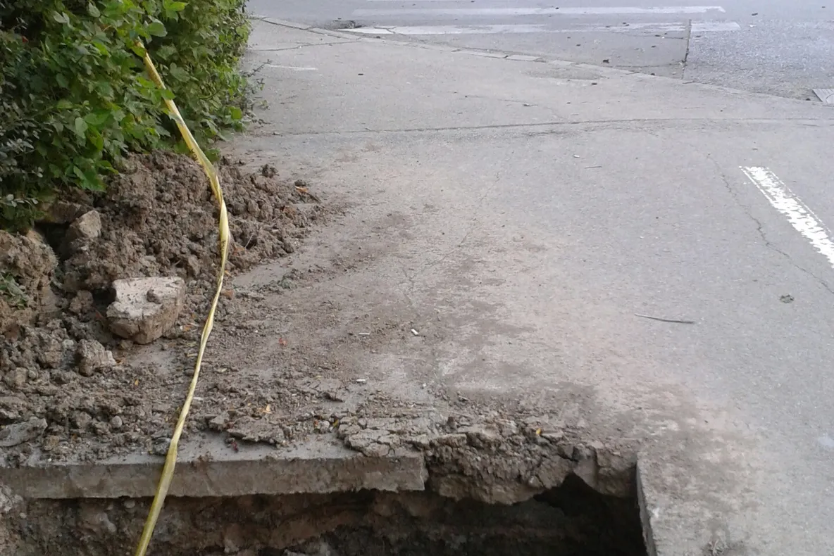 MARTOR OCULAR. GROAPA apărută pe TROTUAR, în Timişoara: "Ferească Dumnezeu să cădem în ea" 
