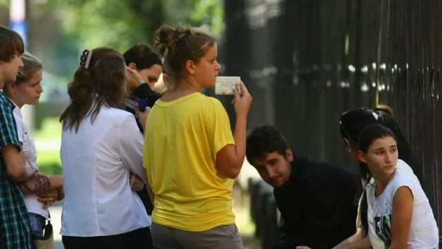BACALAUREAT 2014. Azi începe SESIUNEA DE TOAMNĂ. Emoții pentru 63.000 de absolvenți