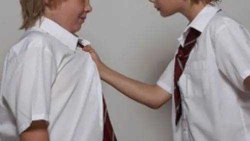 Elevă BĂTUTĂ CRUNT de o colegă, la un liceu din Capitală! Motivul este HALUCINANT - colegii au privit, fără să facă nimic