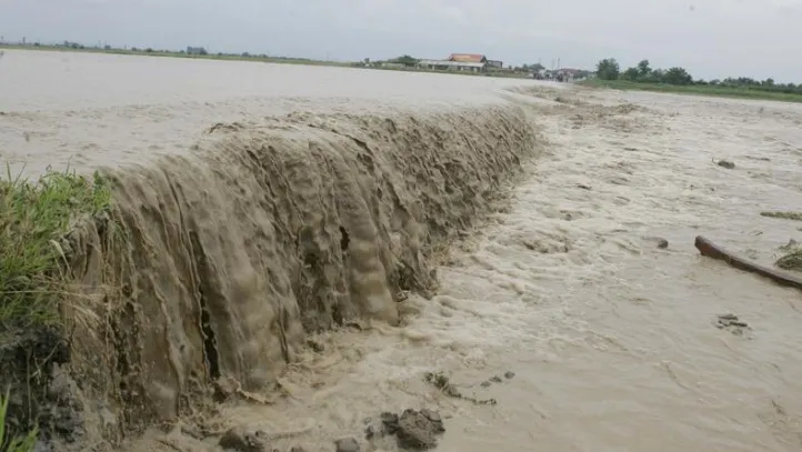 Situație disperată în județele DOLJ și MEHEDINȚI. COD PORTOCALIU de inundații, prelungit