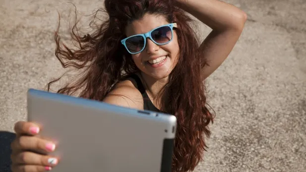Vrea daune de 123 milioane de dolari de la Facebook, pentru că a refuzat să şteargă un profil fals