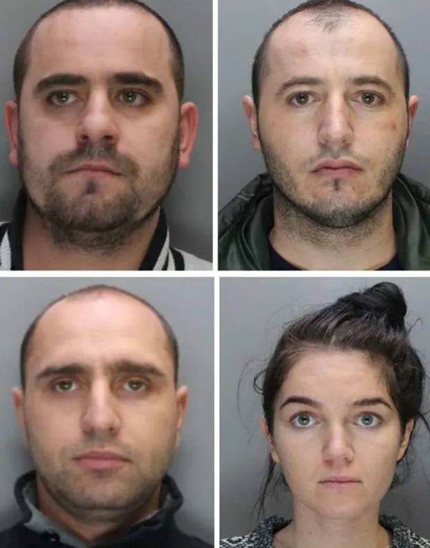 Patru români, CONDAMNAŢI LA ÎNCHISOARE în Anglia după ce au clonat 60.000 de carduri